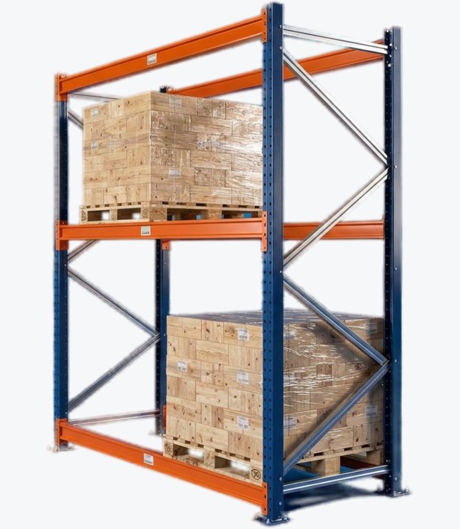 Porta-paletes de fileira simples com dois níveis, carregado com paletes plastificados